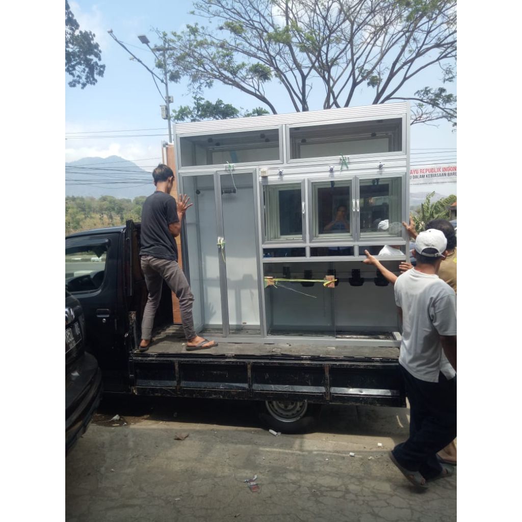 Depot air minum isi ulang galon