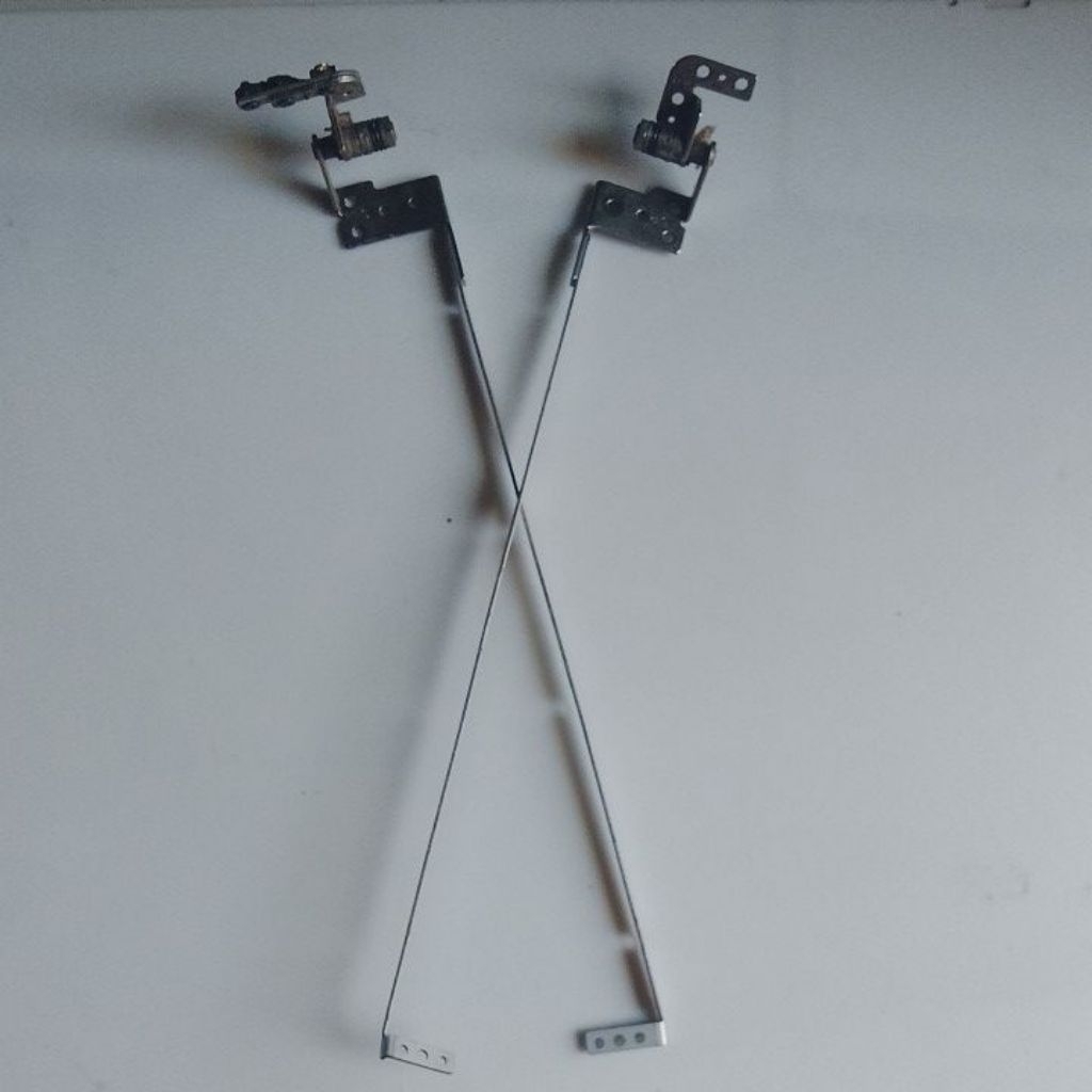 Engsel Laptop Clevo M746S