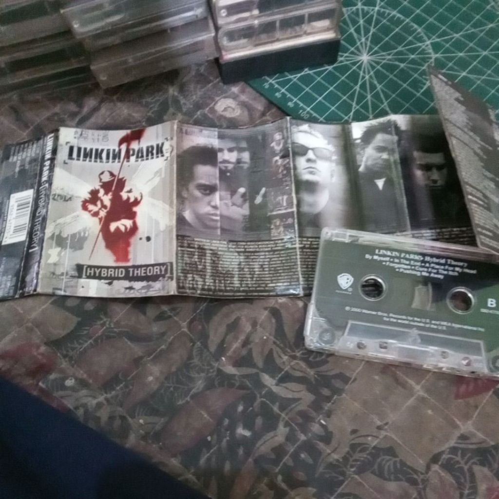 Linkin Park album  pertama  hybrid teory
