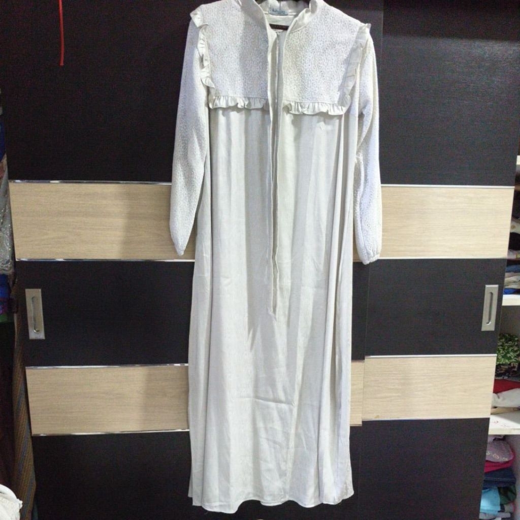 preloved / bekas pakai pribadi. nunulolo gamis