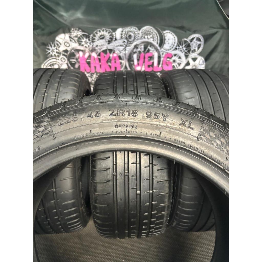Ban seken Accelera phi 225 45 R18