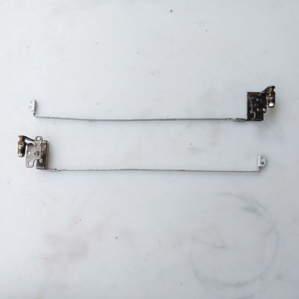 Engsel Laptop Toshiba satelit C840