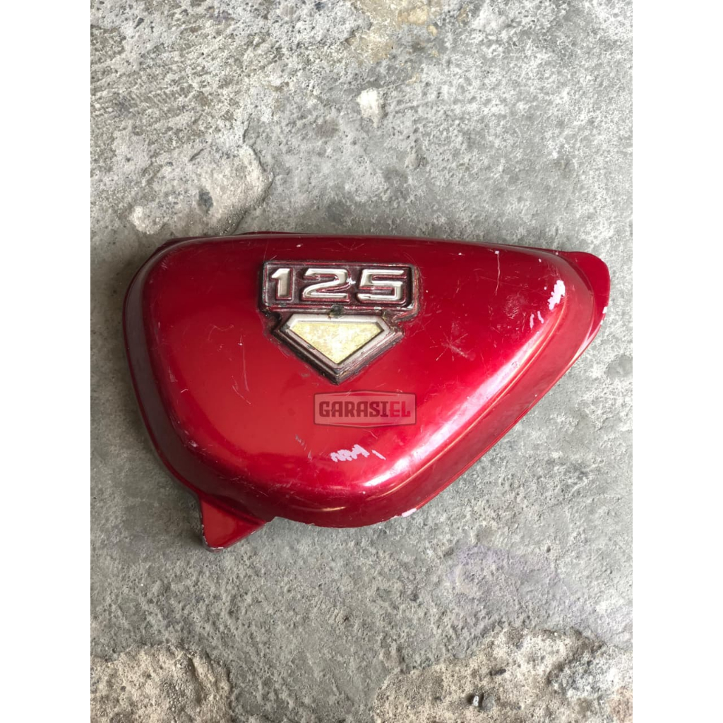 Tutup Aki Kiri Honda CB100 CB125 Merah Original