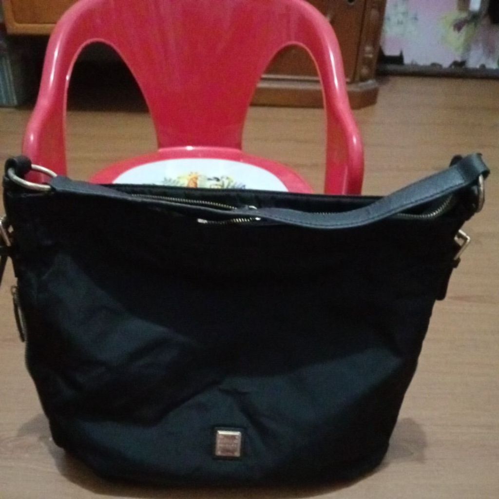 Tas Tenteng Wanita Monza