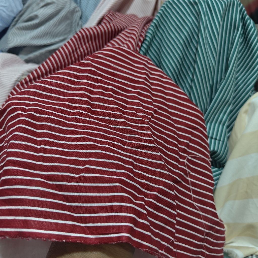 KAIN KATUN POPLIN MOTIF SALUR WARNA HIJAU SISA GARMENT  - KAIN KATUN MOTIF GARIS - BAHAN KAIN MOTIF 