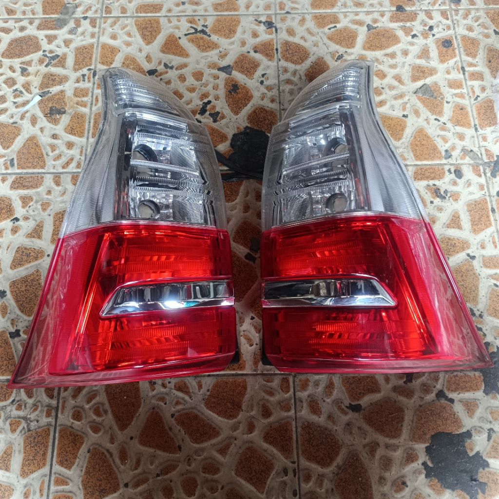 Stoplamp lampu belakang Toyota Avanza (1set) 2019 2020 2021