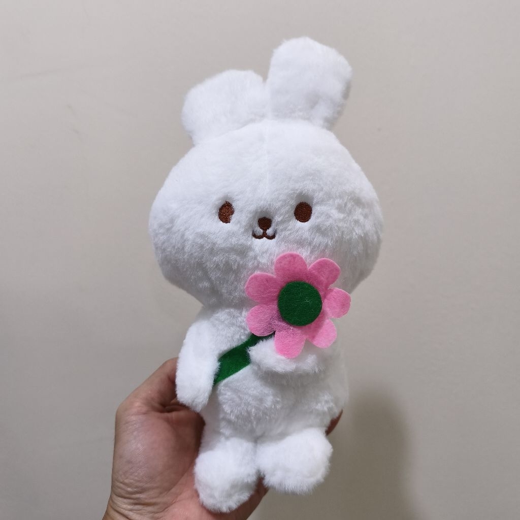 Boneka kelinci bunga Miniso