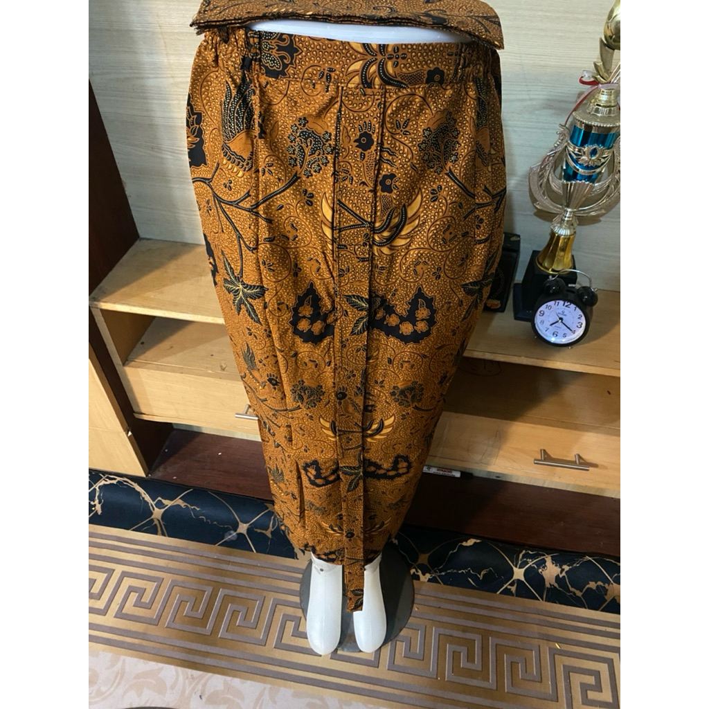 Jarik Rok Instan Wiru Wahyu Temurun Sogan Lasem+Selendang Katun Halus Nyaman Dipakai Acara Formal Ko
