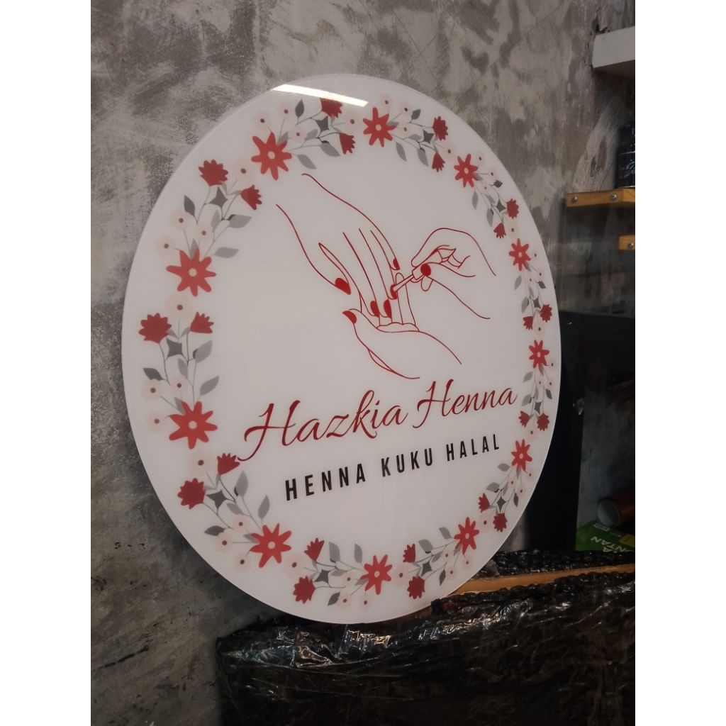 Papan Nama Toko Akrilik Custom Bulat – Bisa Desain Logo Sendiri