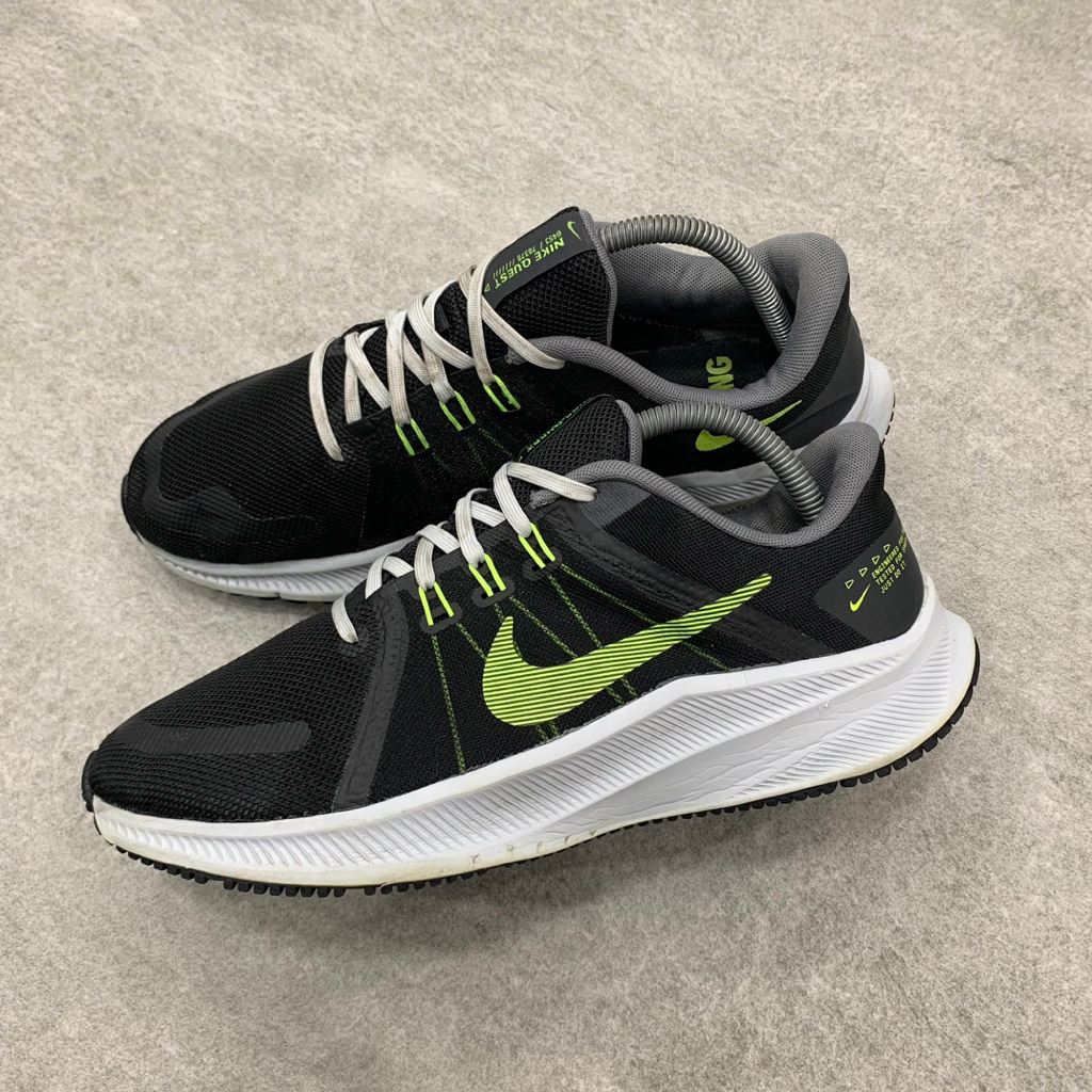 Nike Quest 4 Black Volt
