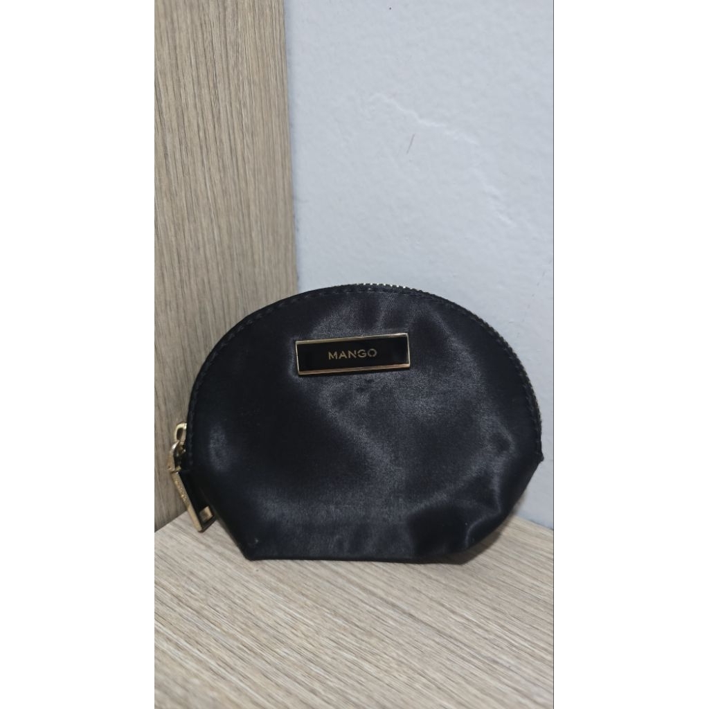 MANGO Solid Satin Black Coin Pouch Authentic (Preloved), Black  colour/ Full Zip coins pouch / Dompe