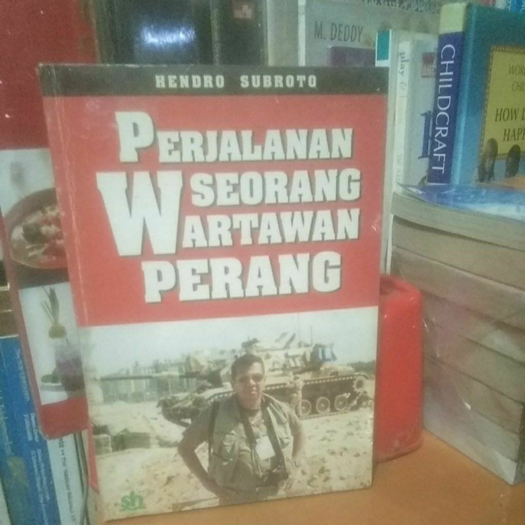 buku perjalanan seorang wartawan perang original