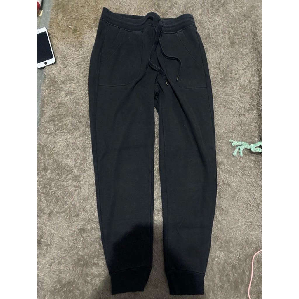 celana uniqlo hitam