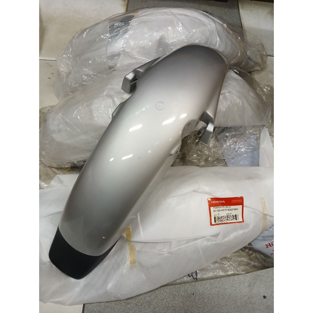 SPAKBOR DEPAN MEGAPRO TIGER 2000 SILVER ORIGINAL AHM