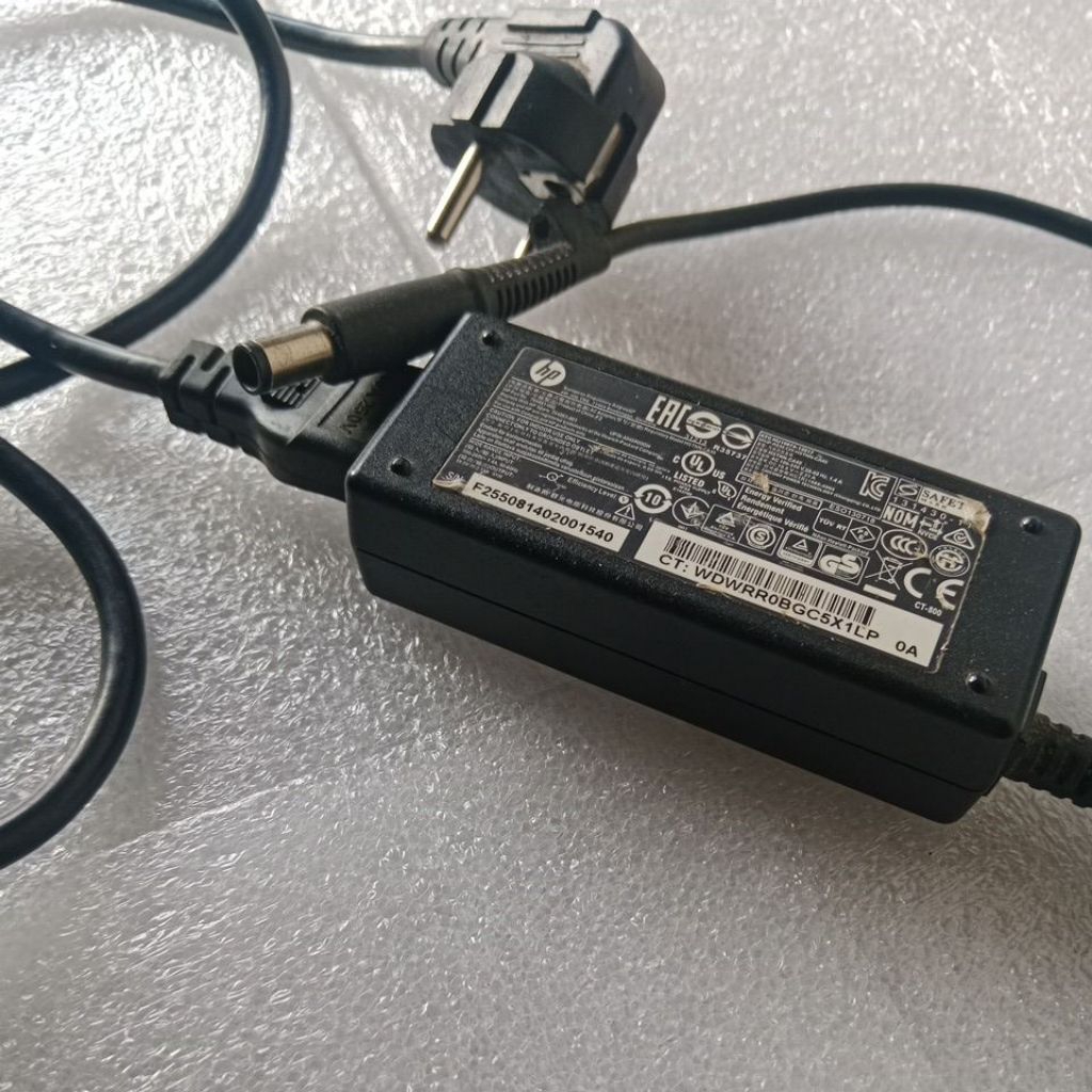 Adaptor (Charger) Laptop Hp 45W 19,5Vot 2,31A Original dari Laptop Hp