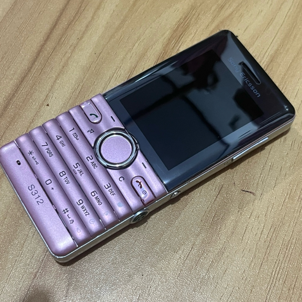 Sony Ericsson s312 in pink