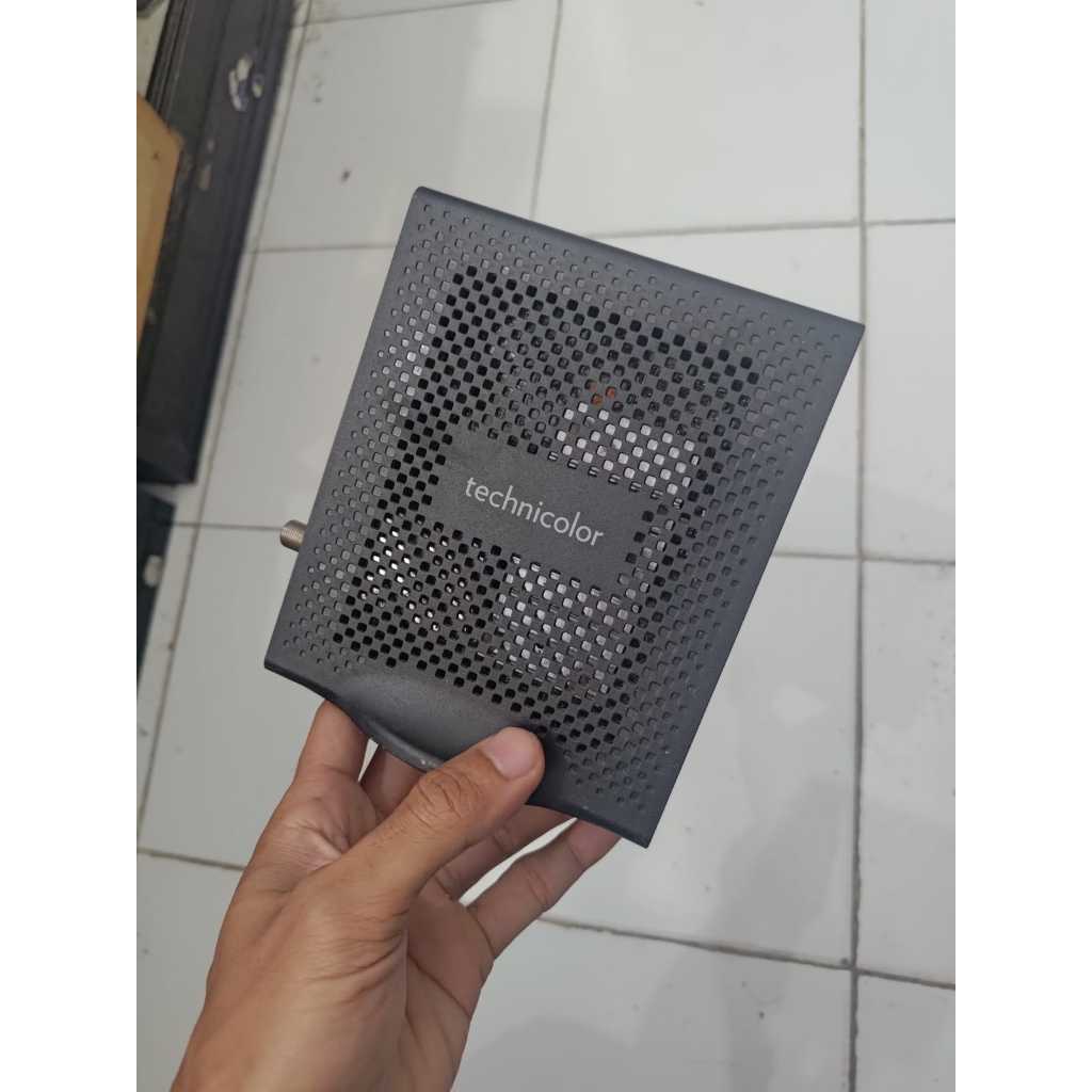 router wifi technicolor model : CWA0101 CM. unit only