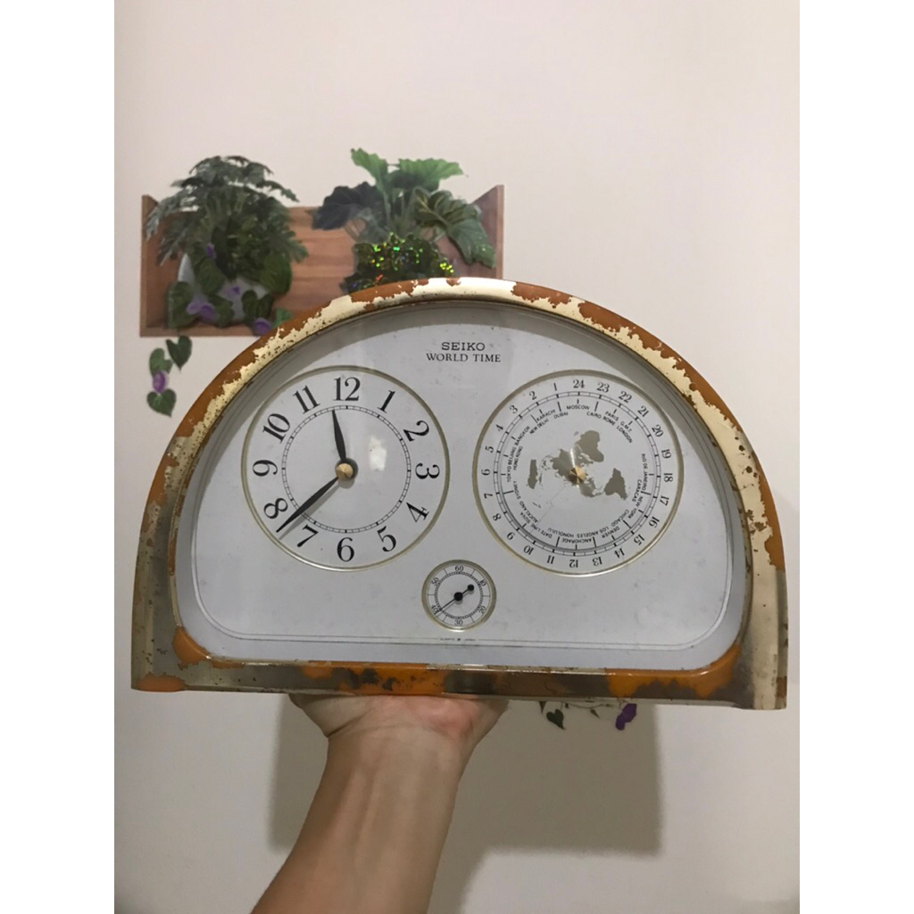 Jam Seiko Word Time vintage bekas pakai orang