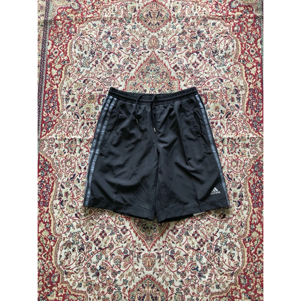 Celana Adidas essential logo 3 stripe short pants Vintage adidas 3 stripe Hi234