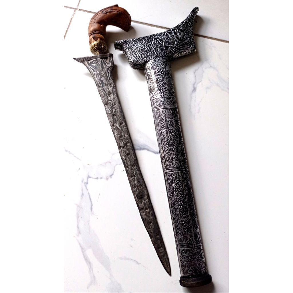 keris Melayu warangka ukiran tatahan logam