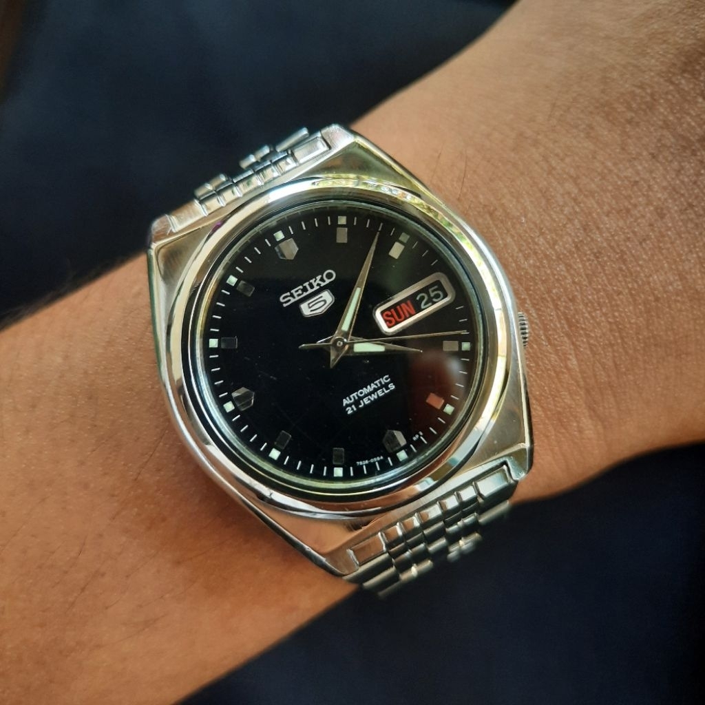 Seiko 5 SNK669 Automatic 21 Jewels Black Globe Dial Japan 100% Original