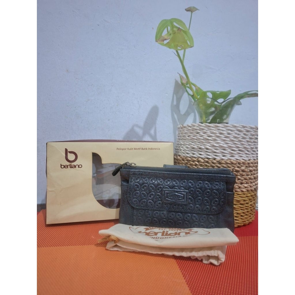 BERLIANO DOMPET KULIT PECAH SERIBU