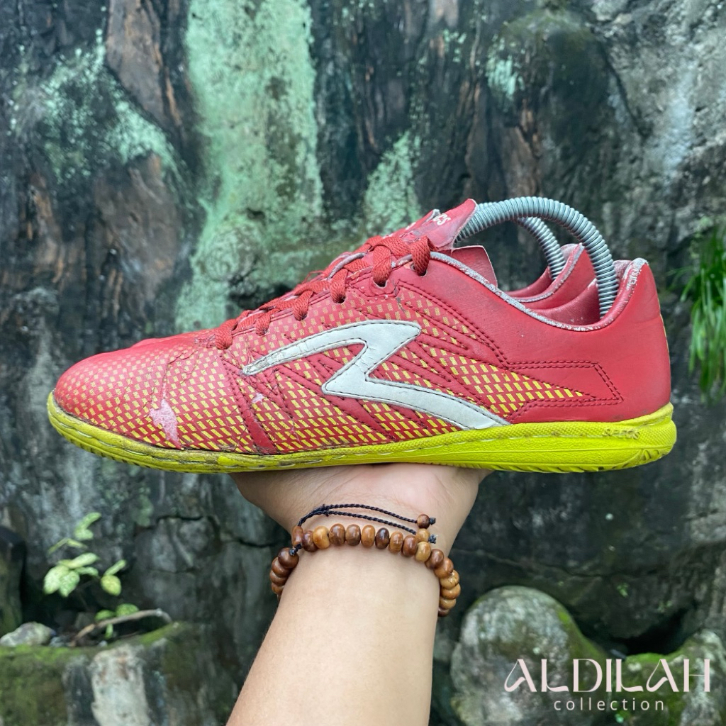 SPECS Apache In Dark Red Size 41 (26cm) Sepatu Bola / Futsal