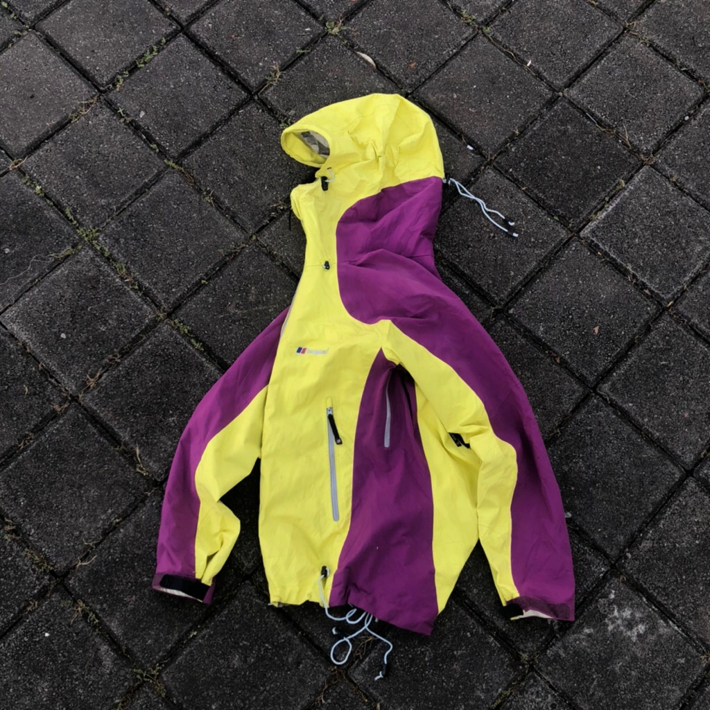 outdoor Berghaus gorpcore goretex waterproof preloved not arcteryx