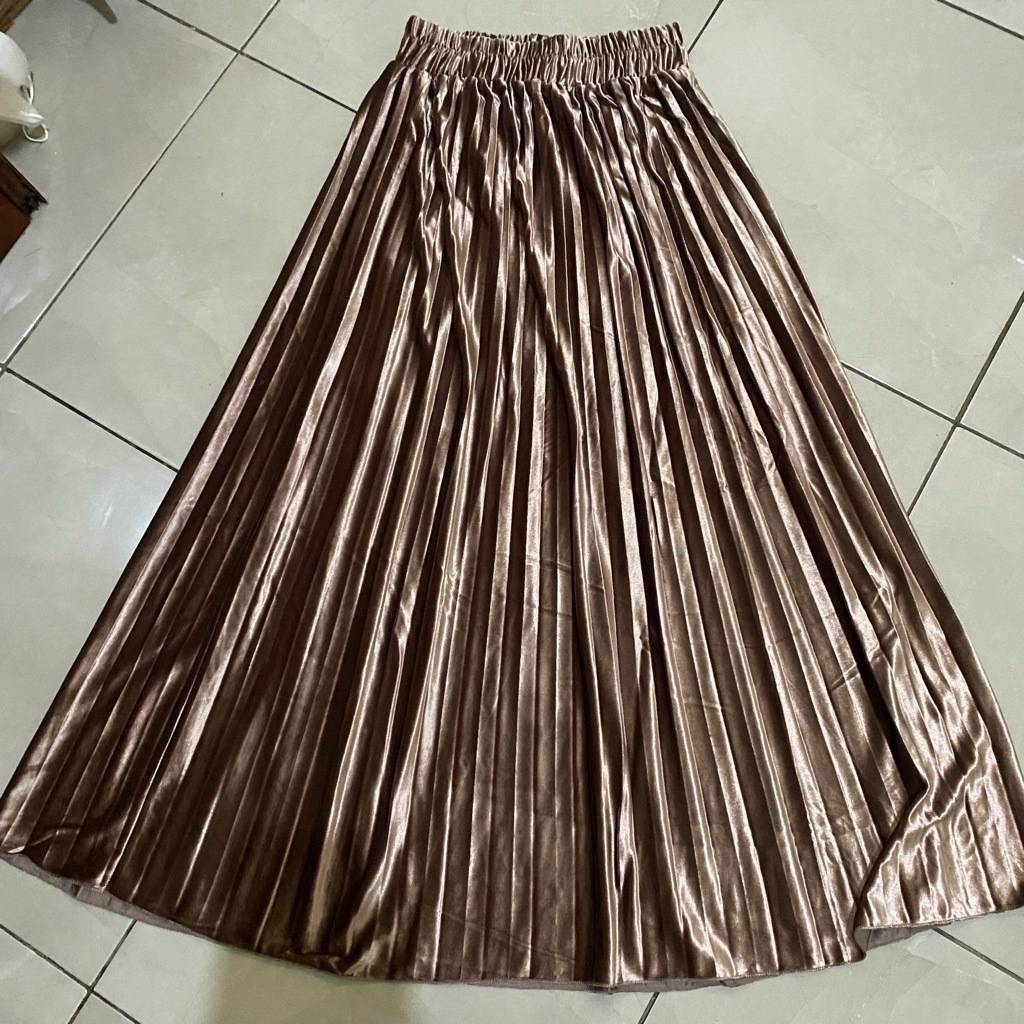 pl rok plisket bludru