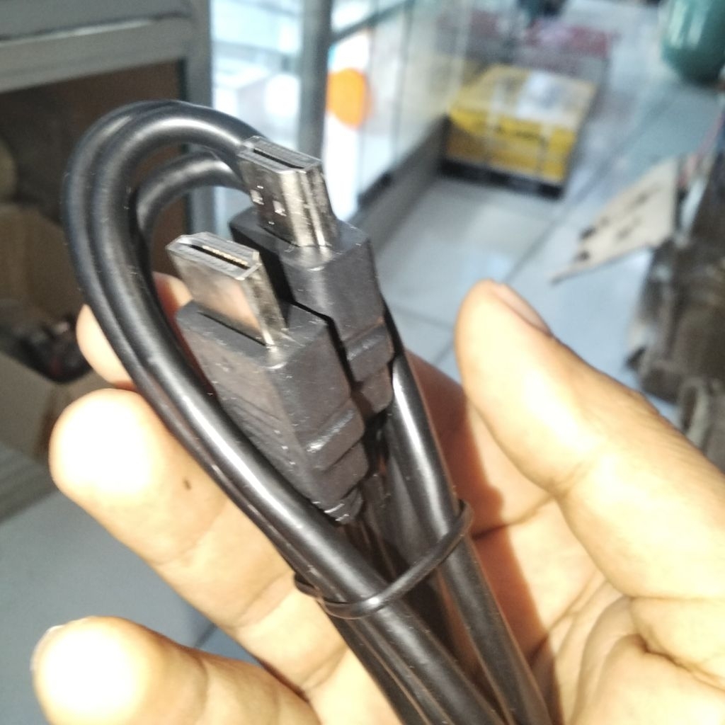 KABEL HDMI UNTUK TV ATAU PROYEKTOR