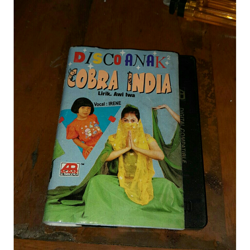 Kaset pita Disco anak cobra India