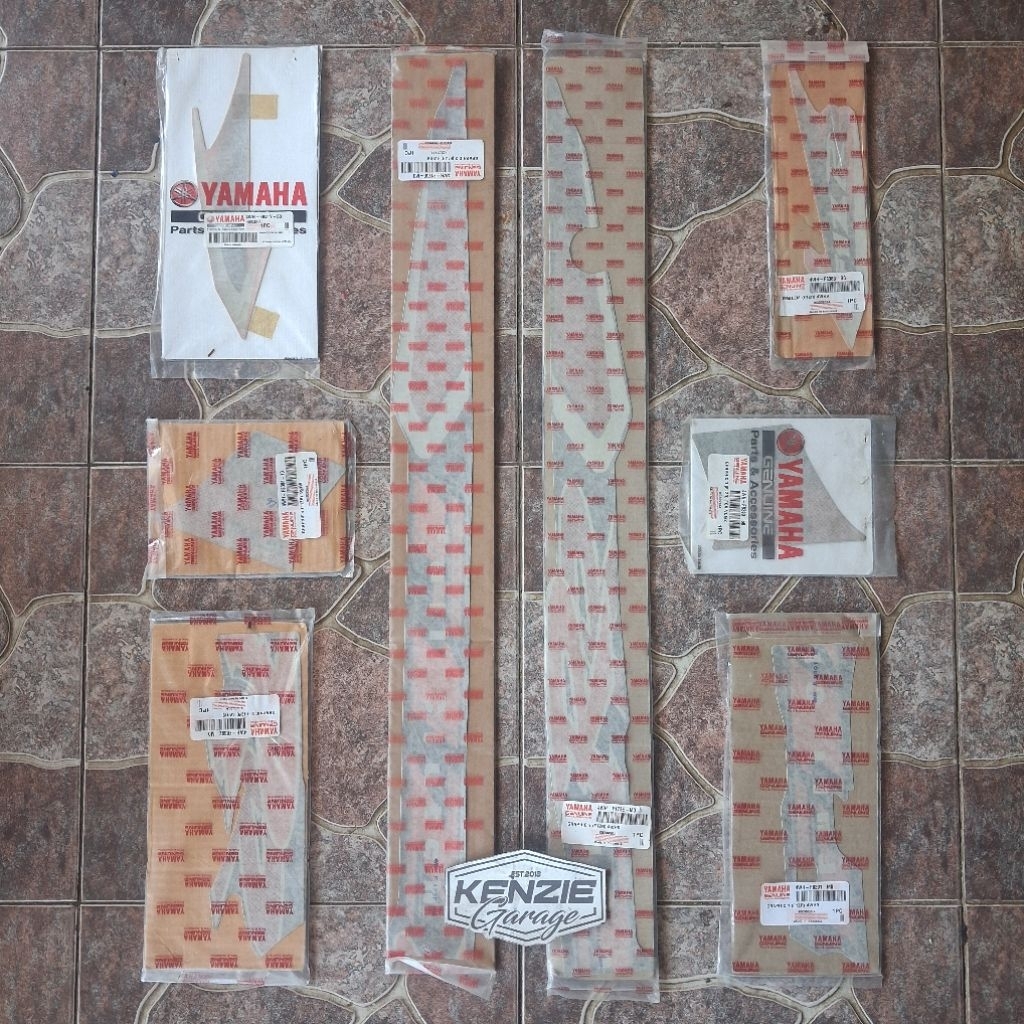 Stiker Emblem Striping Graphic set F1ZR FIZR Orange Hitam 2001 Original YGP