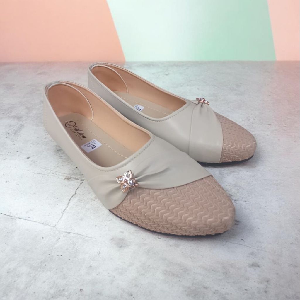 Sepatu balet flat wanita model kombinasi