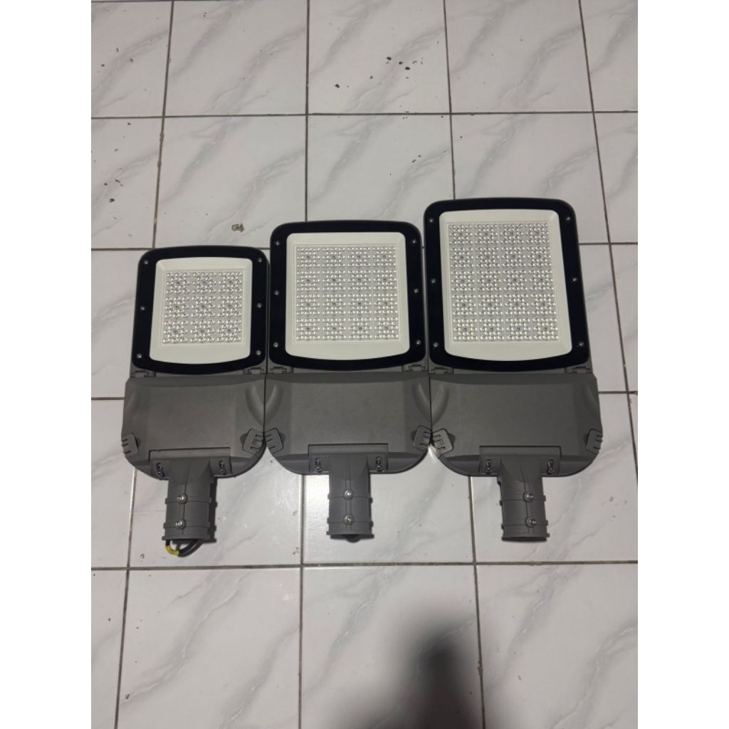 PJU Lampu Jalan Led Streetlight / PJU Listrik AC 220Volt 100W 150W 200W Mata Chip Philips Traffo Phi