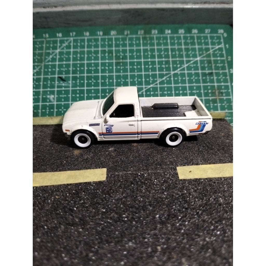 hot wheels loose unrivet datsun