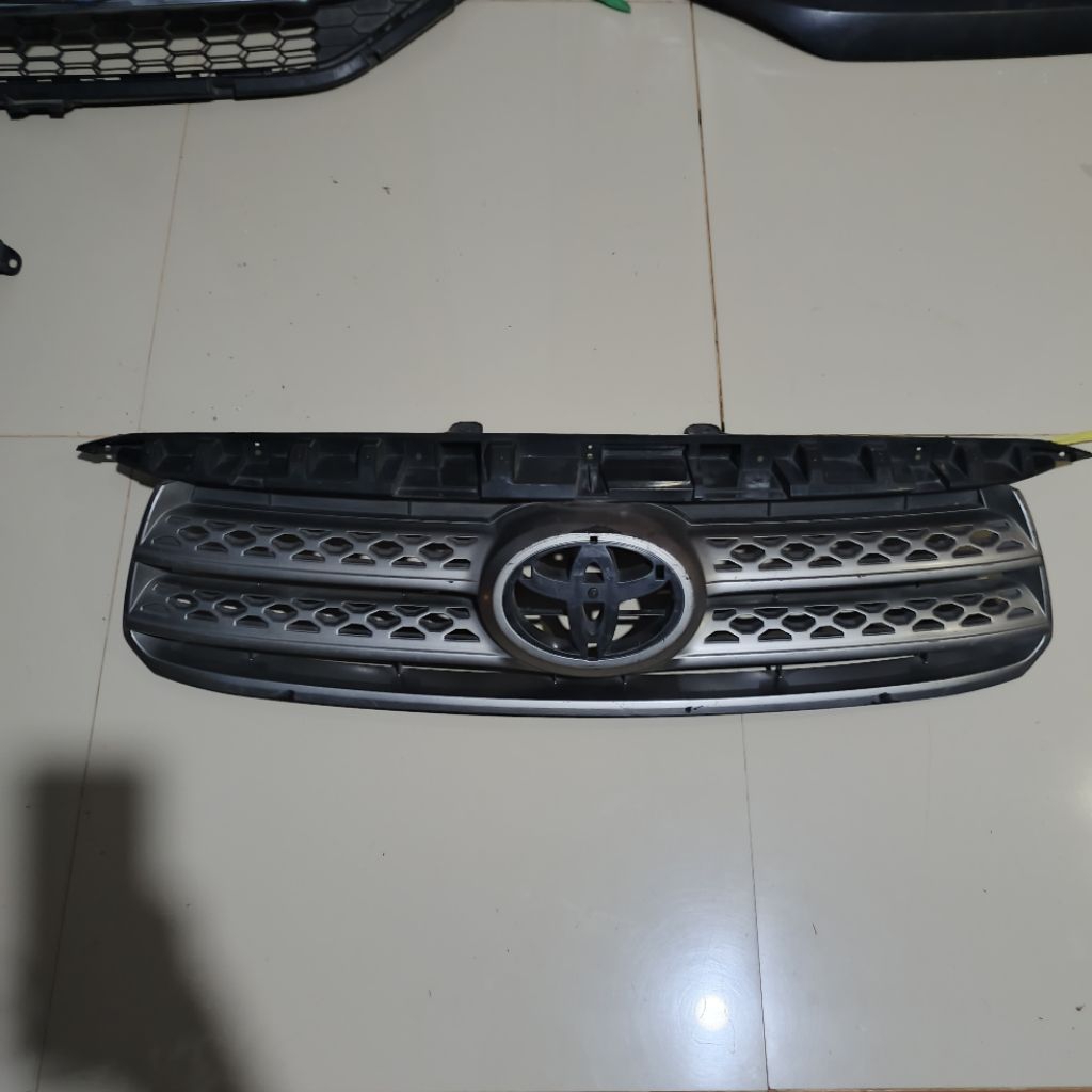 grill Toyota Fortuner original 2005-2006-2007-2008-2009-2010