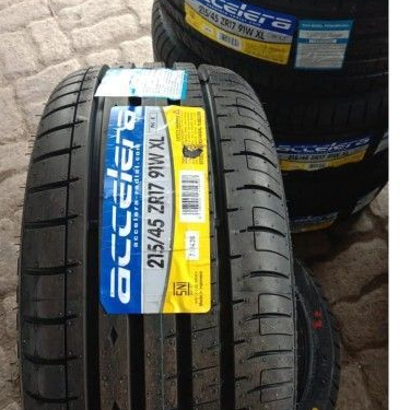 215/45 R17 Accelera PHI-R