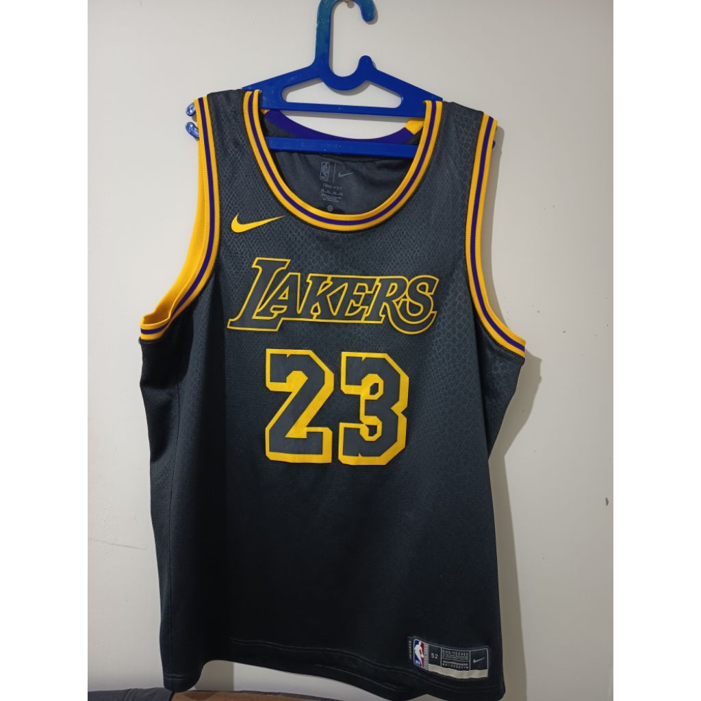 Jersey Lebron James black mamba edition.