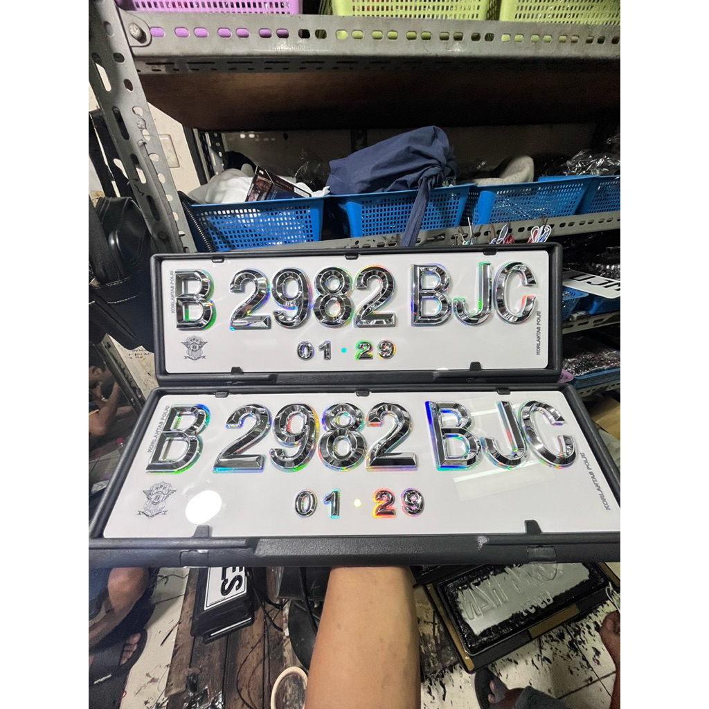 PLAT NOMOR MOBIL VARIASI HURUF TIMBUL CHROME LIST HOLOGRAM