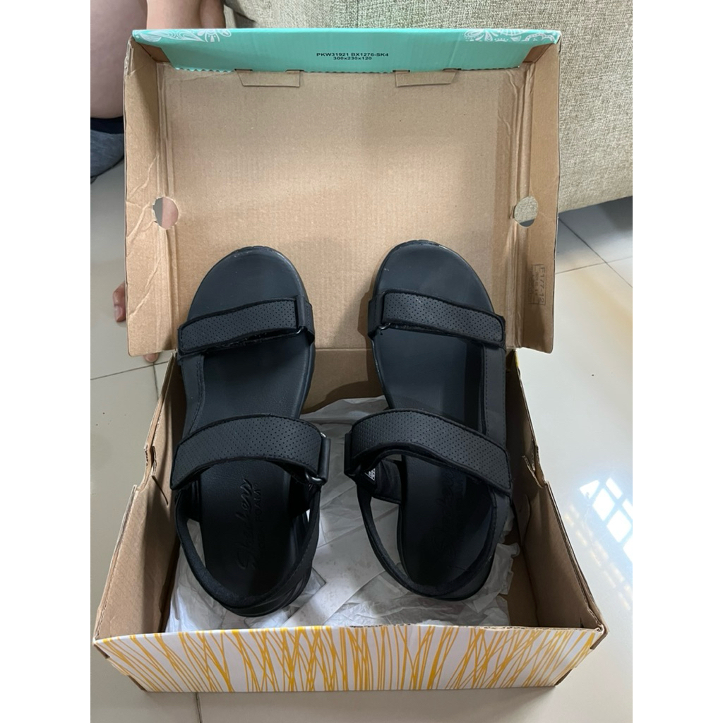 sepatu sendal Skechers wanita