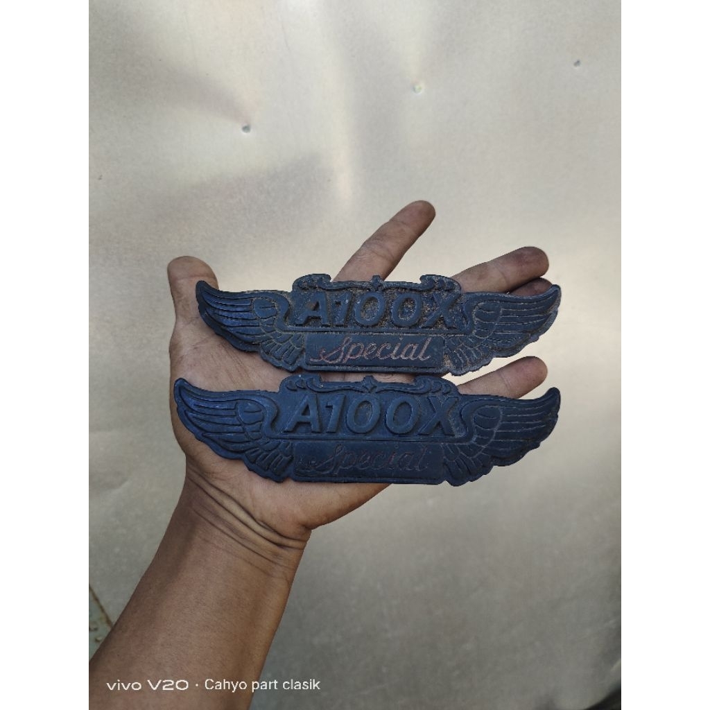 Emblem cover box aki Suzuki a100 x super