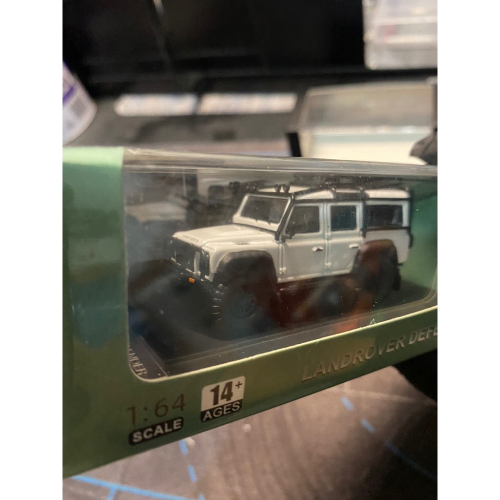 master land rover defender white 1/64