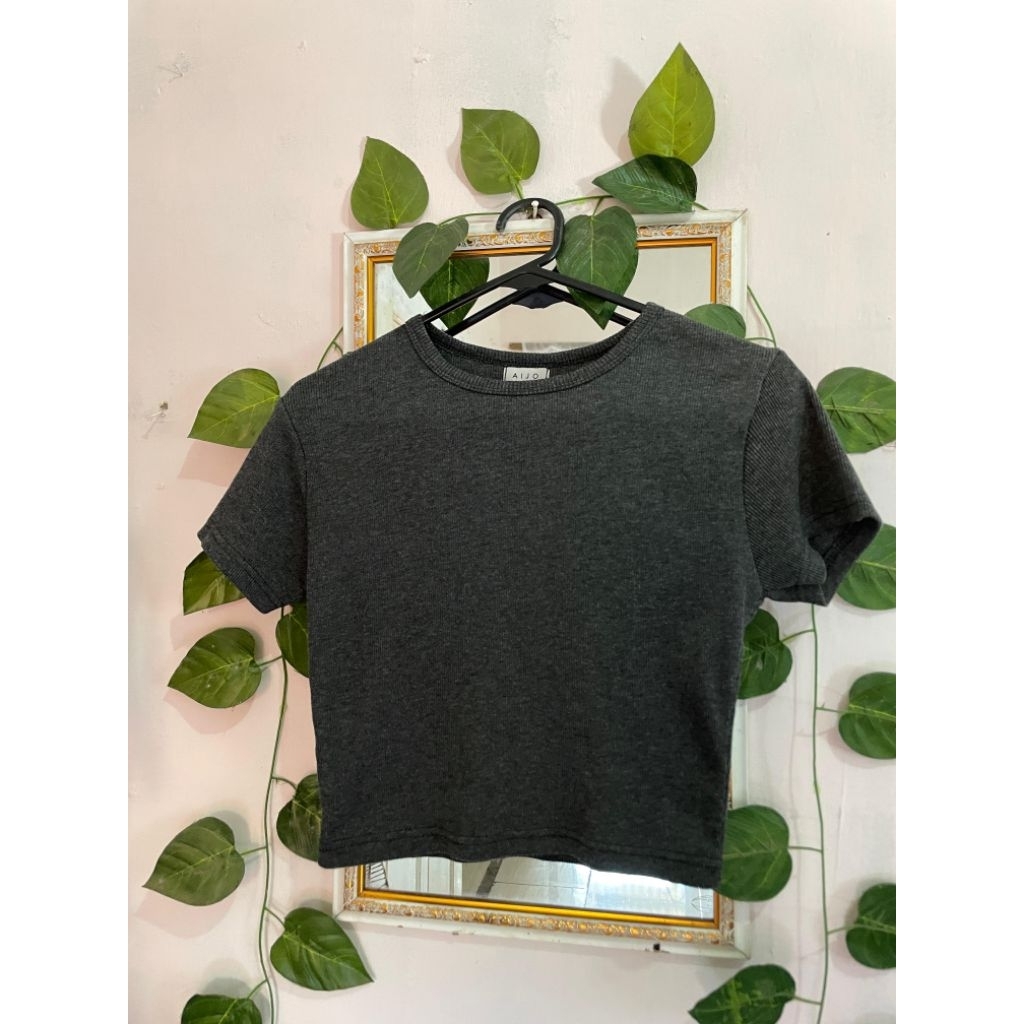 AIJO KNIT CROP TOP