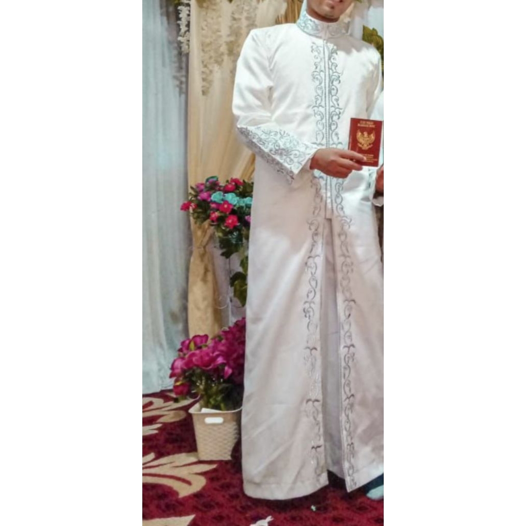 jubah luar pengantin pria pl.ld 22 inchi /pj 56 inchi,belinya 500,jual 250rb