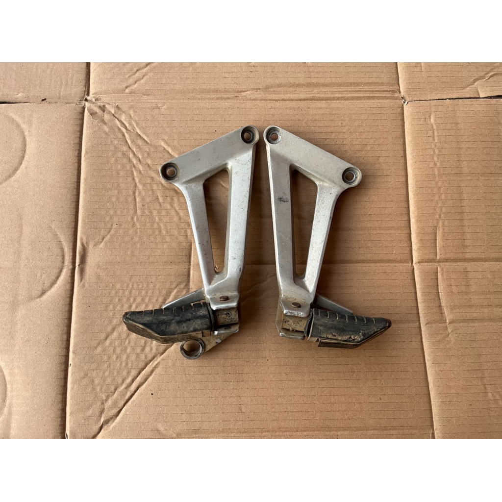 Footstep belakang Honda Cbr 150 CBU old lama asli original