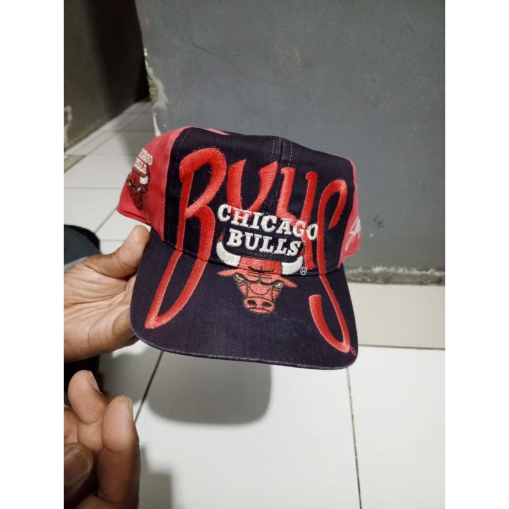 topi vintage bulls