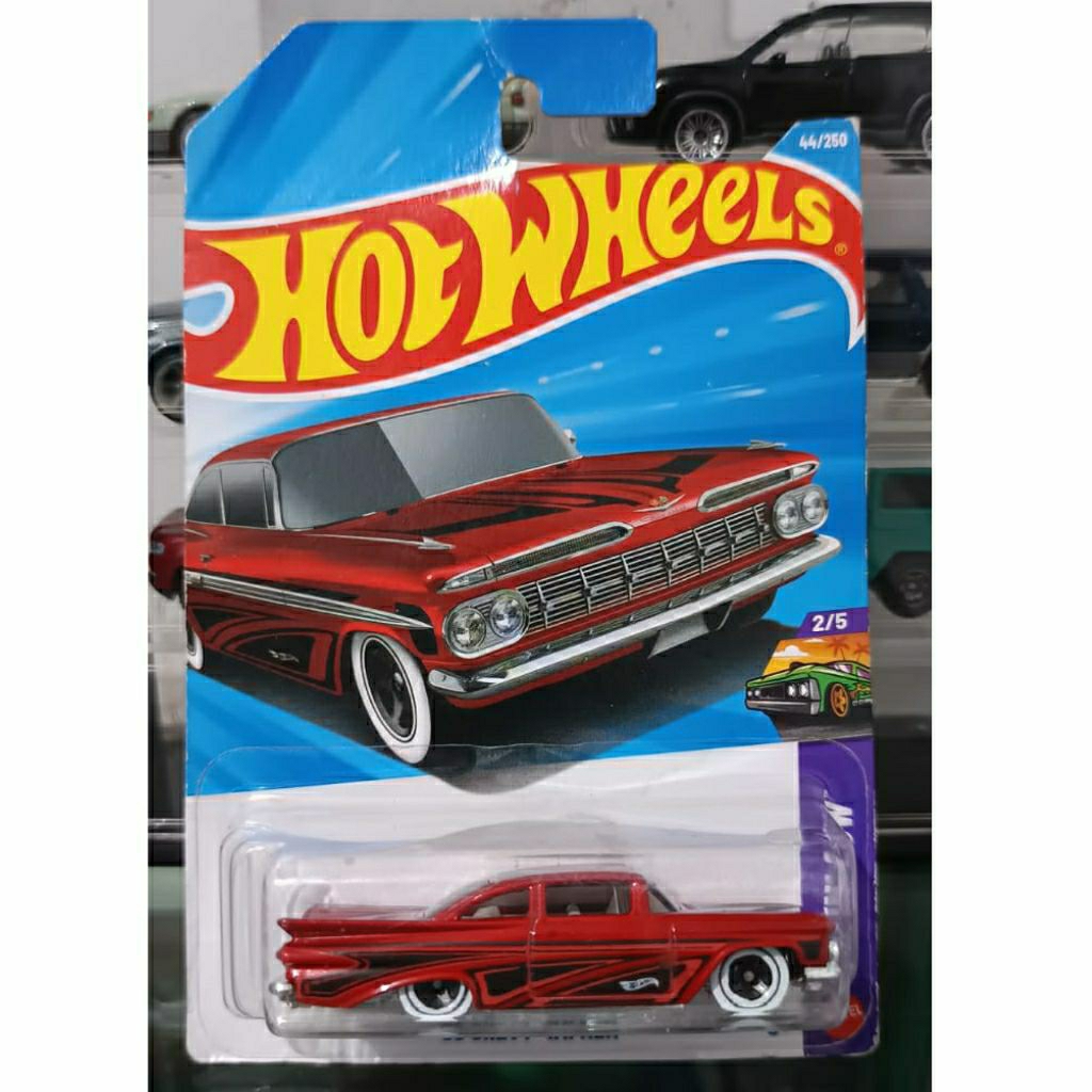 Hotwheels Chevy impala merah