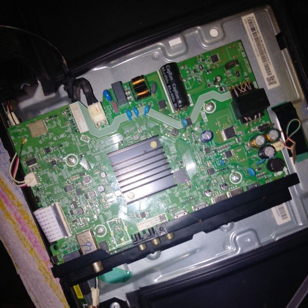 MB hisense 32E4H