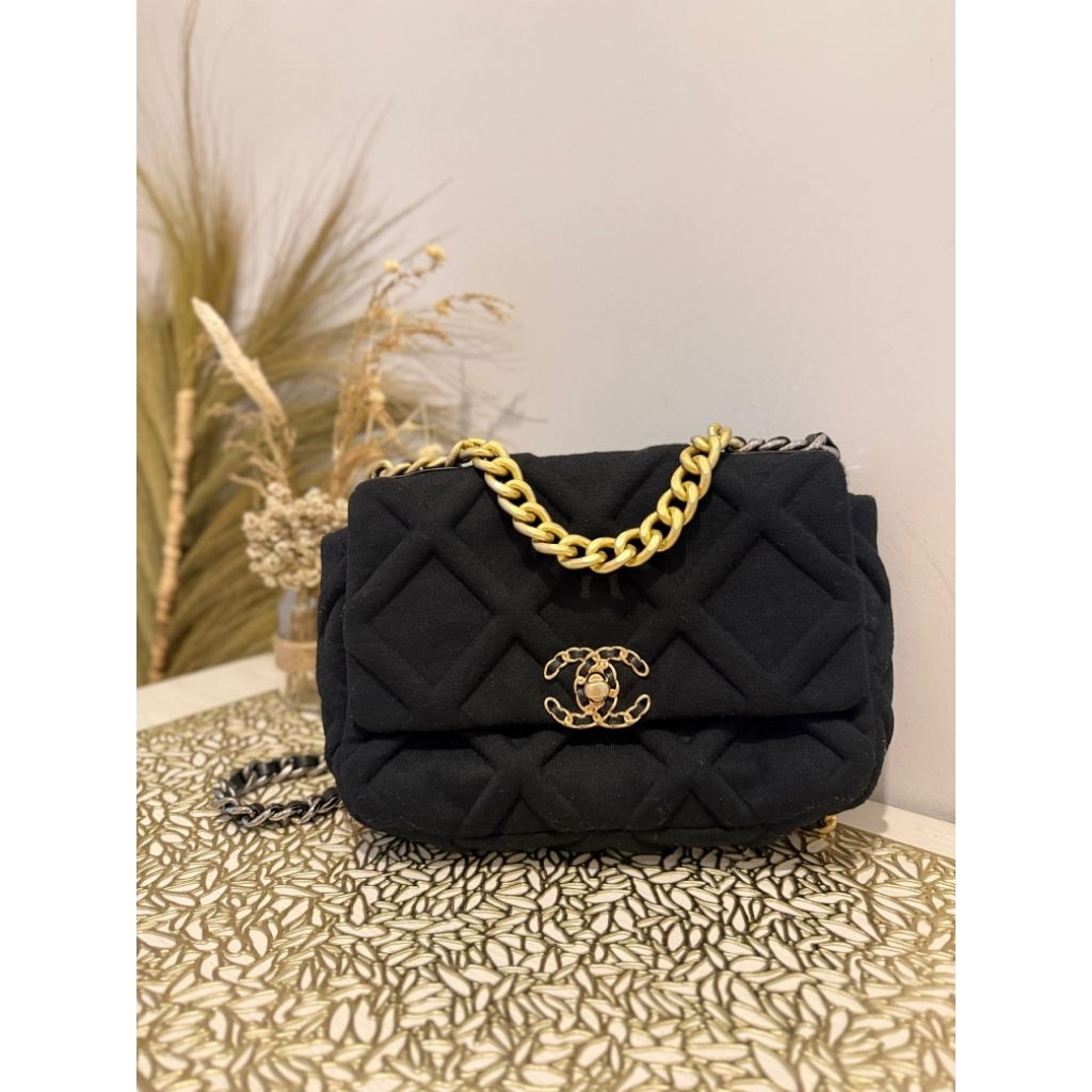Chanel 19 size 26cm jersey