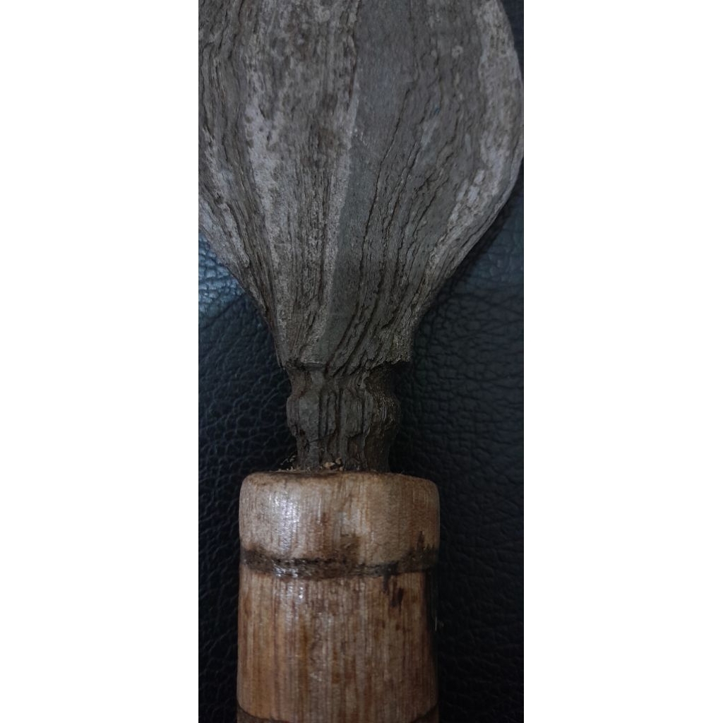 pusaka tumbak daun sirih